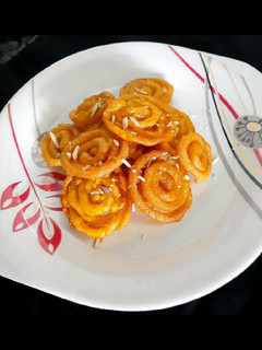 ઇન્સ્ટન્ટ જલેબી (Instant jalebi recipe in gujarati) રેસીપી મુખ્ય ફોટો