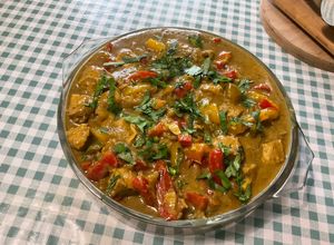 Une photo de Poulet au lait de coco et poivrons