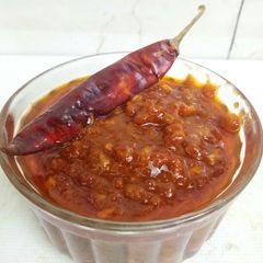 A picture of Schezwan sauce/pasta sauce.