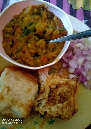 पाव भाजी (Pav bhaji recipe in Hindi) रेसिपी मुख्य फोटो