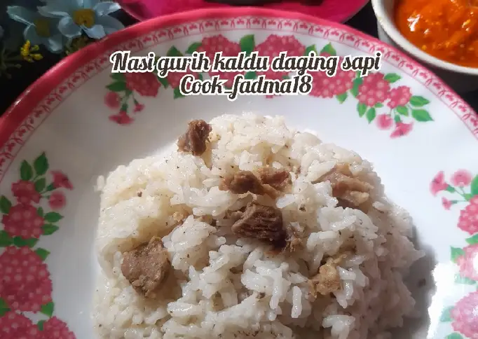 Nasi gurih kaldu daging sapi