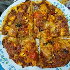 A picture of Paneer Tikka Pizza.