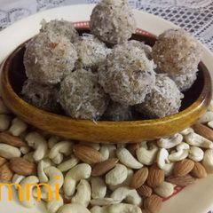 A picture of Dry fruits laddu.