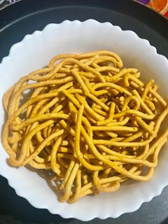 તીખા ગાંઠિયા (tikha gadhiya recipe in Gujarati) રેસીપી મુખ્ય ફોટો