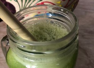 Una foto de Agua fresca de pepino con menta