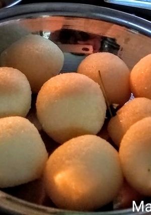 A picture of Coconut Ladoo.