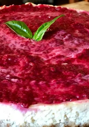 Una foto de CHEESECAKE de Frambuesa, base de galletas de salvado 🌿 🥧