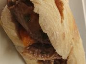 Una foto de ciabatta rellena
