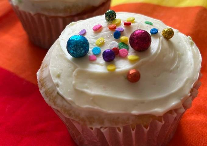 Cupcakes rellenos de cheesecake Receta de Cristina Salinas- Cookpad