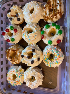 A picture of Cake mix donuts.