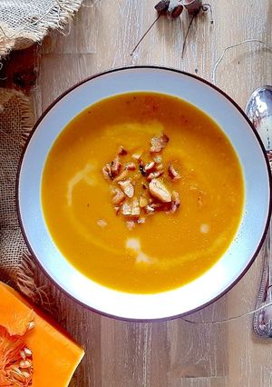 Une photo de Velouté de butternut et châtaignes rôties