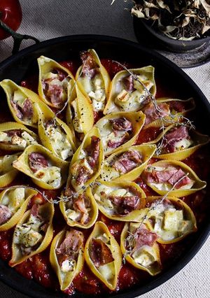 Une photo de Conchiglionis farcis au chèvre et jambon cru