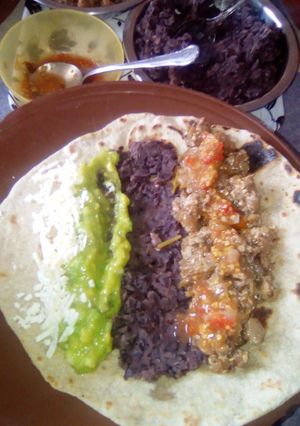 Una foto de Burritos de cerdo con berenjena al curry