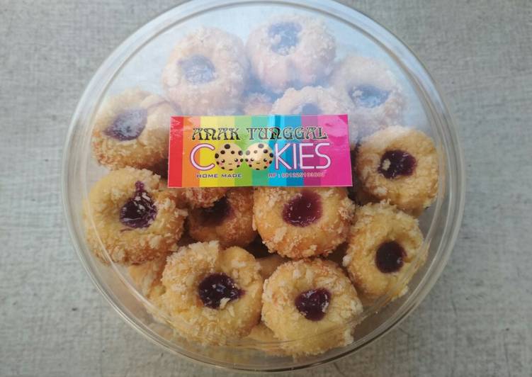Langkah Mudah untuk Menyiapkan Blueberry thumprint cookies 🍪 Anti Gagal