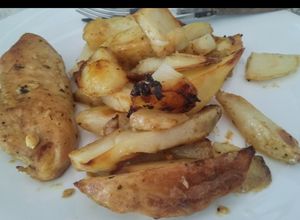 Una foto de Pollo a la mostaza con papas al horno