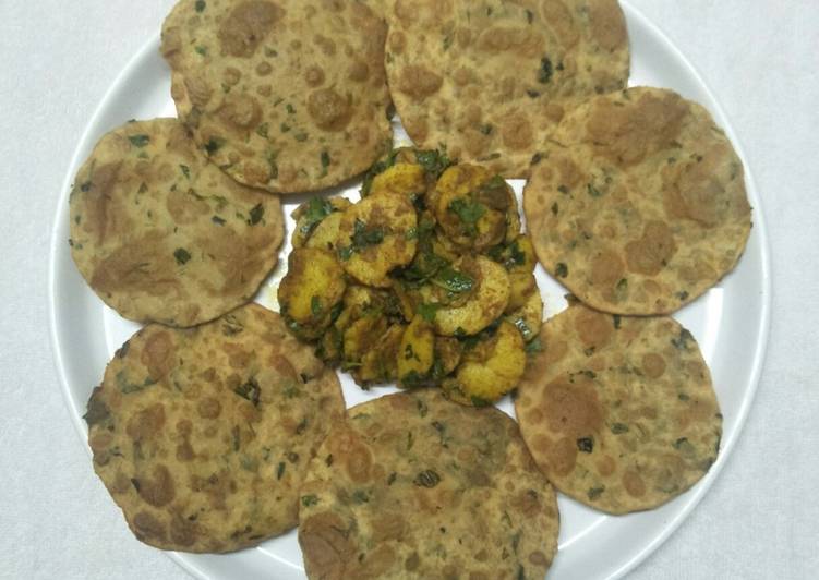 Steps to Make Perfect Aloo puri (Crispy maithi (fenugreek) puri with spicy potato in maggi masala.)