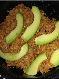 Una foto de Arroz con aguacate 🥑🥘