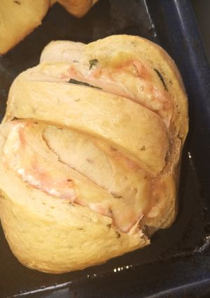 Una foto de Pan casero saborizado😋🥖