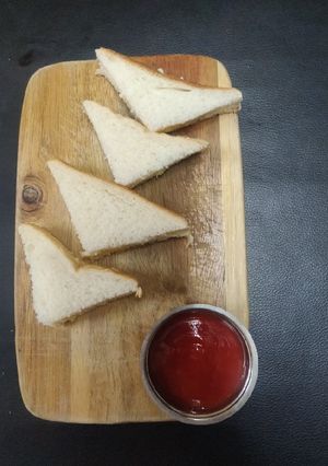 ગાર્લિક બ્રેડ બટર (Garlic bread butter recipe in Gujarati) રેસીપી મુખ્ય ફોટો