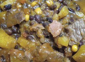 Una foto de Legumbres! Cazuela con porotos negros!!!