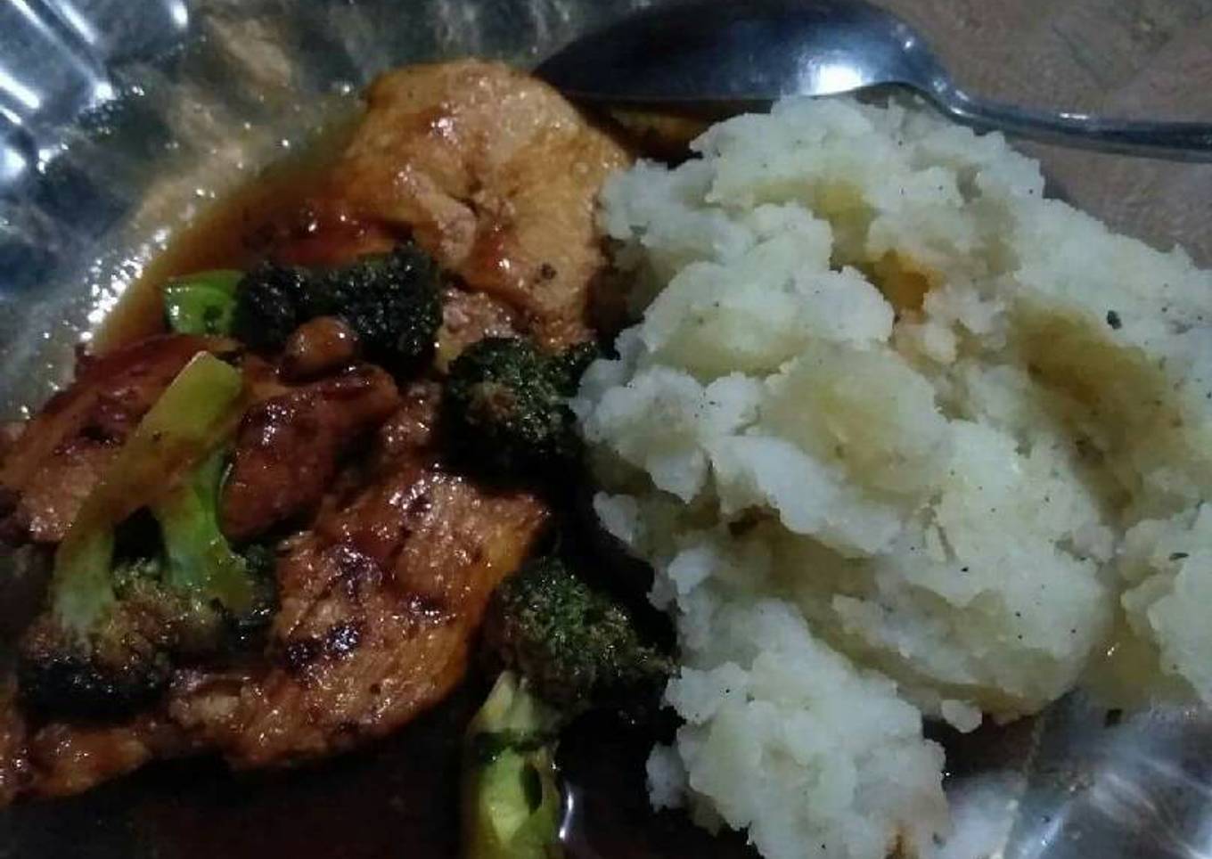Ayam rebus bumbu brokoli