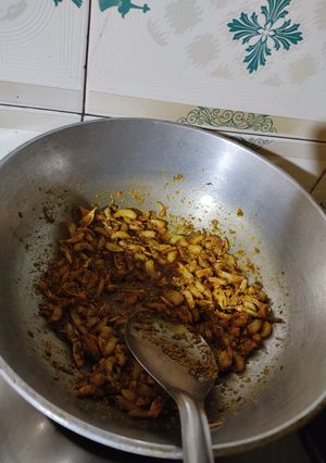 लहसुन का स्वादिष्ट अचार (lehsun ka swadist achar recipe in Hindi) रेसिपी मुख्य फोटो