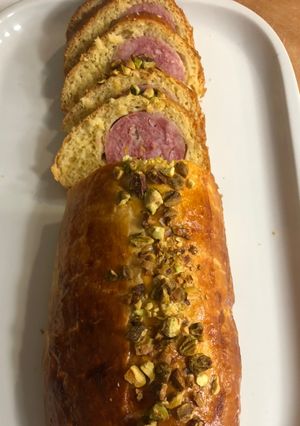 Une photo de Saucisson brioché à la pistache