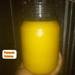A picture of Mango and banana smoothie.