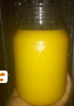 A picture of Mango and banana smoothie.