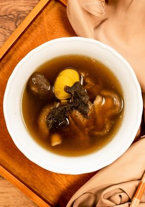 【老菜脯香菇栗子排骨湯】小雪節氣燉湯，暖心暖胃好溫暖 的食譜成品照片
