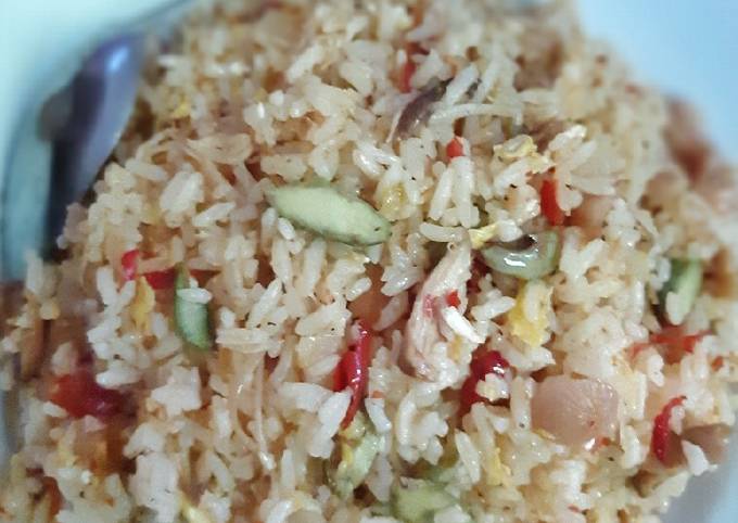 Resep Nasi goreng pete ayam suwir &Sosis oleh Nathan Daeng Rowa - Cookpad