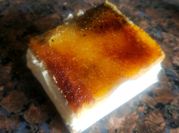 Una foto de masa de pionono con miel