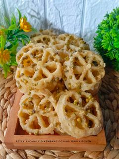 Foto resep Peyek kacang ijo kembang goyang