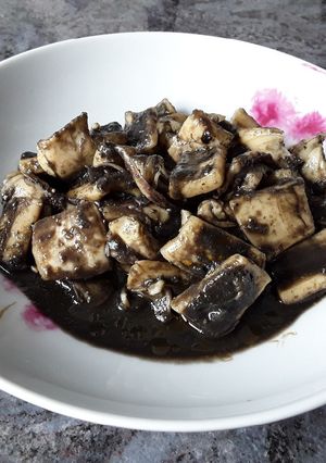 Una foto de Calamares frescos en su tinta