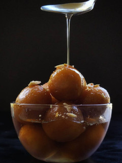 A picture of Bread Gulab Jamun.