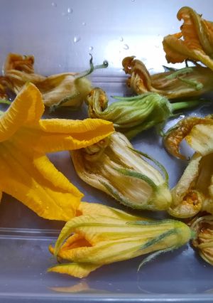 Una foto de Flores de zapallo tipo muffins