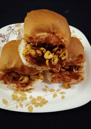 લસણિયા જોટા (Lasaniya Jota Recipe In Gujarati) રેસીપી મુખ્ય ફોટો