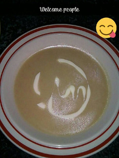A picture of Cream of mushroom soup.