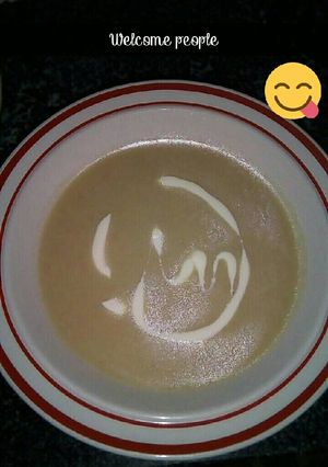 A picture of Cream of mushroom soup.