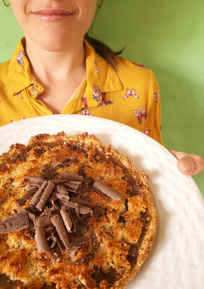 Una foto de Torta de coco y dulce de leche