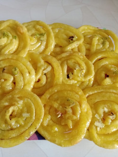 જલેબી (Jalebi Recipe in Gujarati) રેસીપી મુખ્ય ફોટો