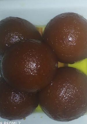 ब्रेड के गुलाबजाबुन (Bread ke gulabjamun recipe in Hindi) रेसिपी मुख्य फोटो