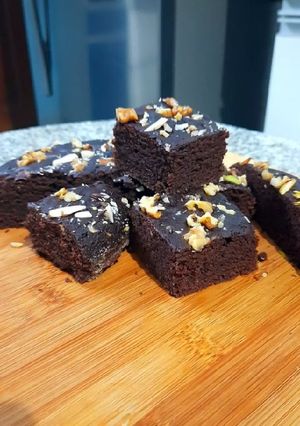 A picture of Eggless Brownie Cake.