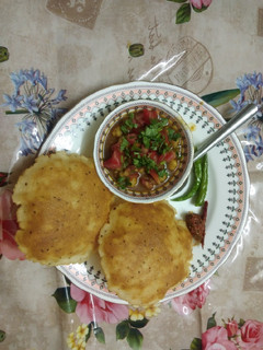 जैन छोले और सूजी के भटूरे (jain chhole aur suji ke bhature recipe in hindi) रेसिपी मुख्य फोटो