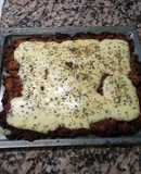 Pizza con base de hummus y carne picada