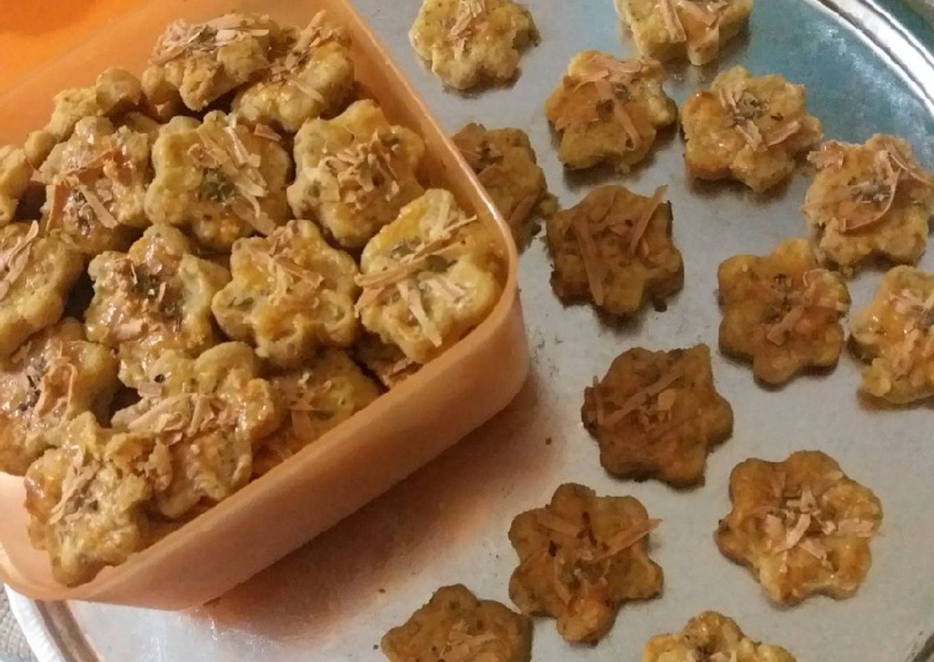 Garlic Cheese Cookies