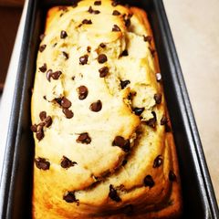A picture of Sugarless chocolate chip banana bread.