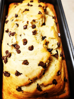 A picture of Sugarless chocolate chip banana bread.