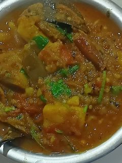 भंडारे बाली बैंगन आलू की सब्ज़ी (bhandare wali baingan aloo ki sabzi recipe in Hindi) रेसिपी मुख्य फोटो