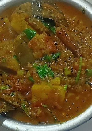 भंडारे बाली बैंगन आलू की सब्ज़ी (bhandare wali baingan aloo ki sabzi recipe in Hindi) रेसिपी मुख्य फोटो
